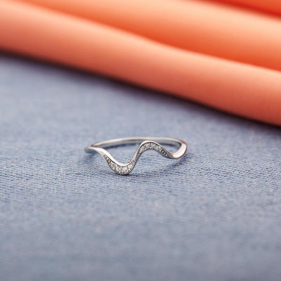 GO WITH THE MINIMALIST WAVE RING